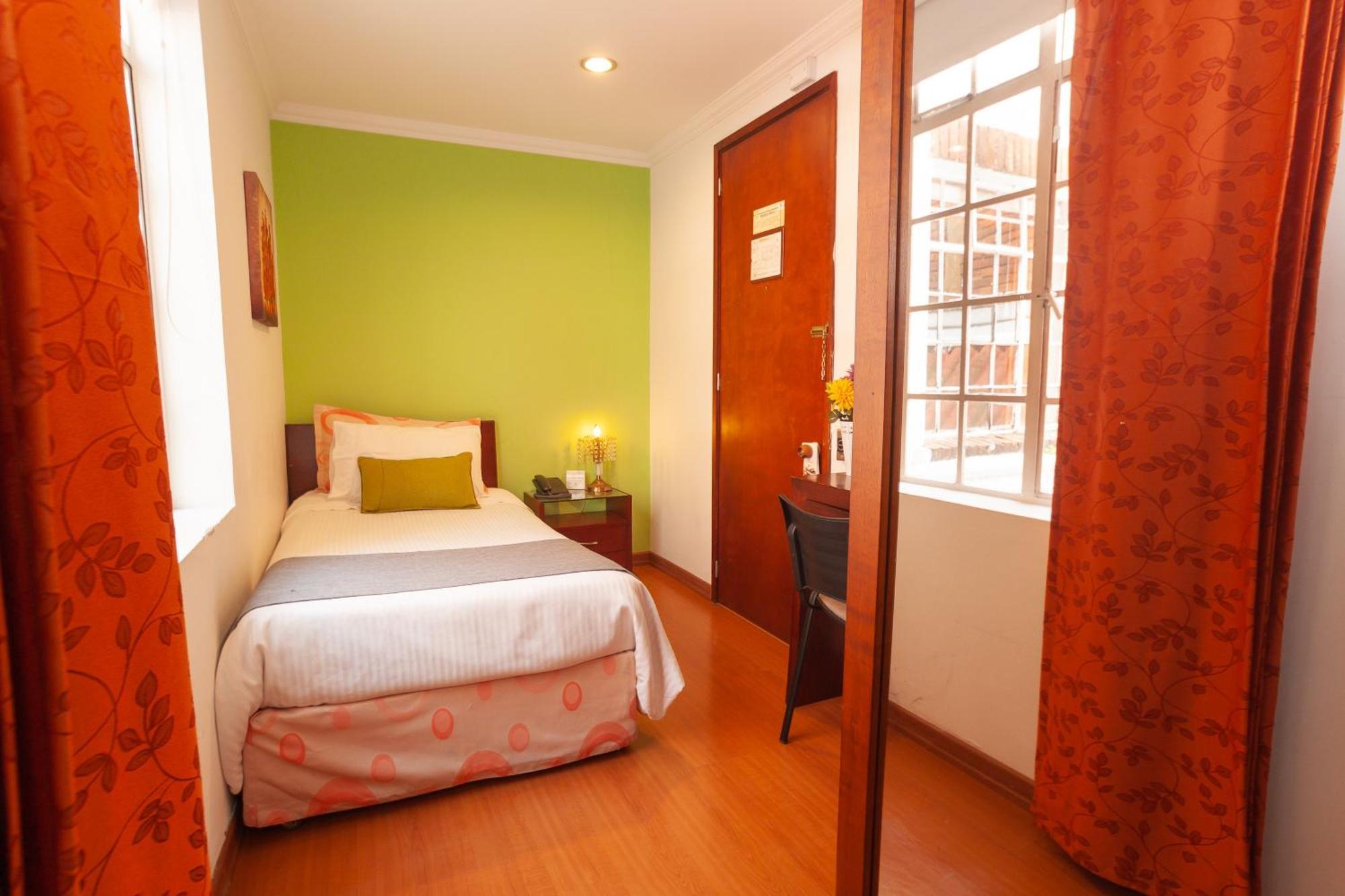 Apartasuites Plaza Antigua Bogota — Photos 3